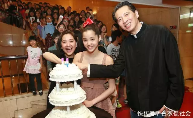 曾是台灣一代玉女,懷孕7次只生下3個女兒,如今女兒紅得發紫!