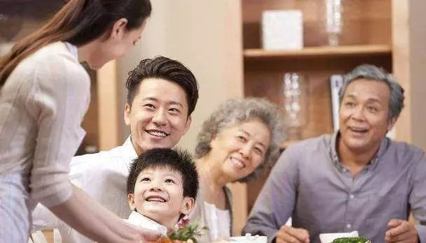 我幫婆婆修新房,婆家拆遷時婆婆把錢全都給了哥嫂,五年後我笑了