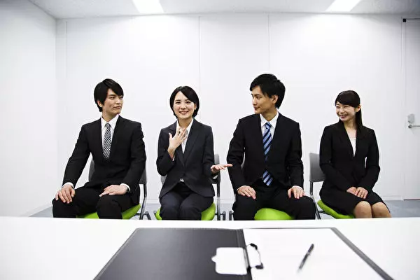 看手錶就能發現監視者 8個「任何人都一生受用」的心理學技巧