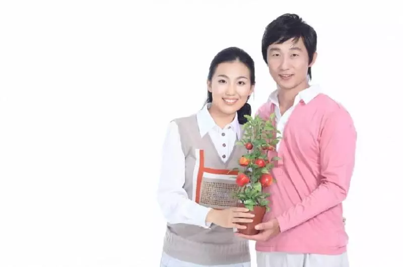 為給兒子買房我去做保姆,接到兒子的簡訊,我淚流滿面