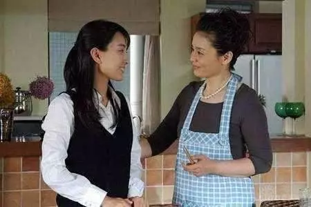 為給兒子買房我去做保姆,接到兒子的簡訊,我淚流滿面