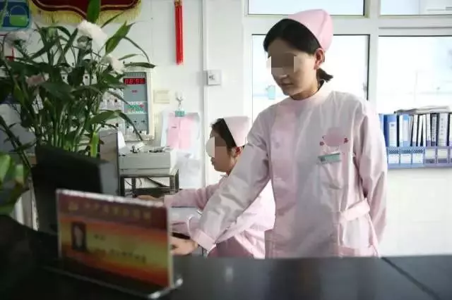 爸爸姓「吳」，給雙胞胎兒子取名字，連護士都忍不住誇：真好聽！
