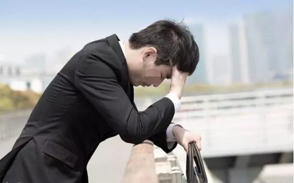入贅5年沒回家,老婆每月給我媽寄3千,偶然回趟家,我恨透老婆...這是一生的痛
