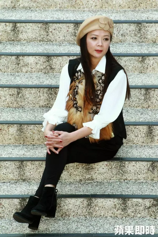 高欣欣淚憶「欠百萬卡債」被要求陪議員!與李國超不婚「疼愛繼女如親生」狂瘦10公斤奪冠軍
