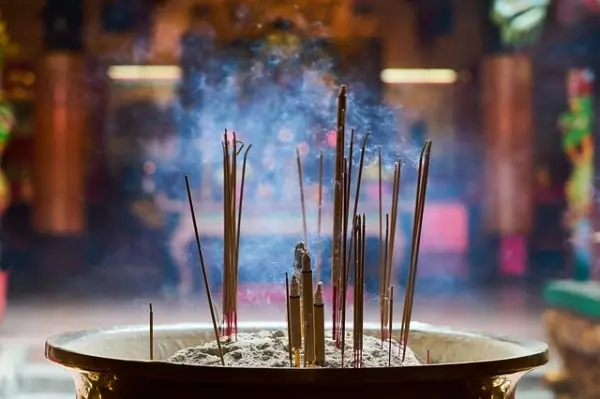 弟腦積水命危,他淚求白沙屯媽祖!事後竟感應「被溫柔摸頭」:會沒事的!