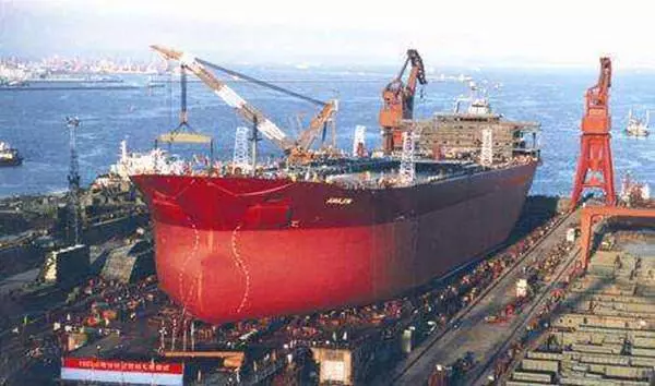 江南船廠再建海上巨獸,26萬噸比四艘遼寧艦大