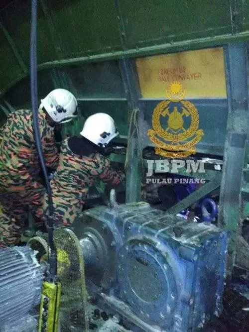 恐怖意外! 廠工遭碎紙機夾頭慘死...(內有視頻看)