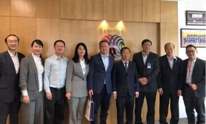 【驚嚇】「火箭超人」丘光耀竟和馬華前總會長稱兄道弟!!!! 他…他竟叫「家定兄」~~還有圖為證,網友傻眼紛紛議論~~