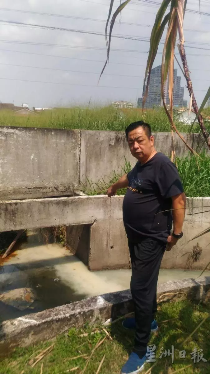 又一單!廢料亂倒住宅溝渠.巴生永安鎮居民心慌慌 - 全國新聞 | | 星洲網 Sin Chew Daily