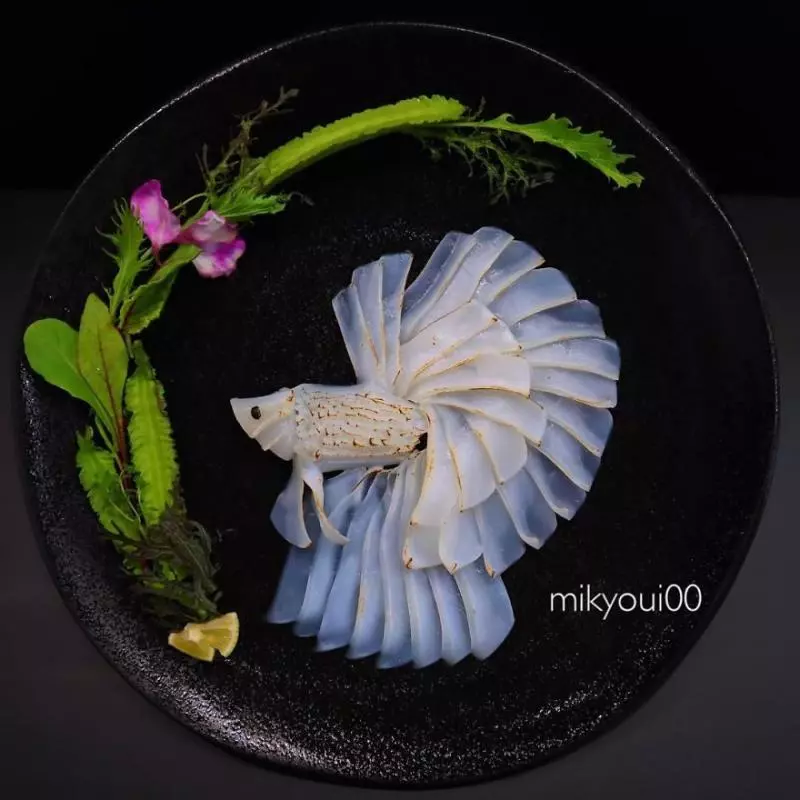 廚師把生魚片變成夢幻畫作!《小美人魚》「光澤鮭魚長髮」讓人又餓又捨不得吃啊