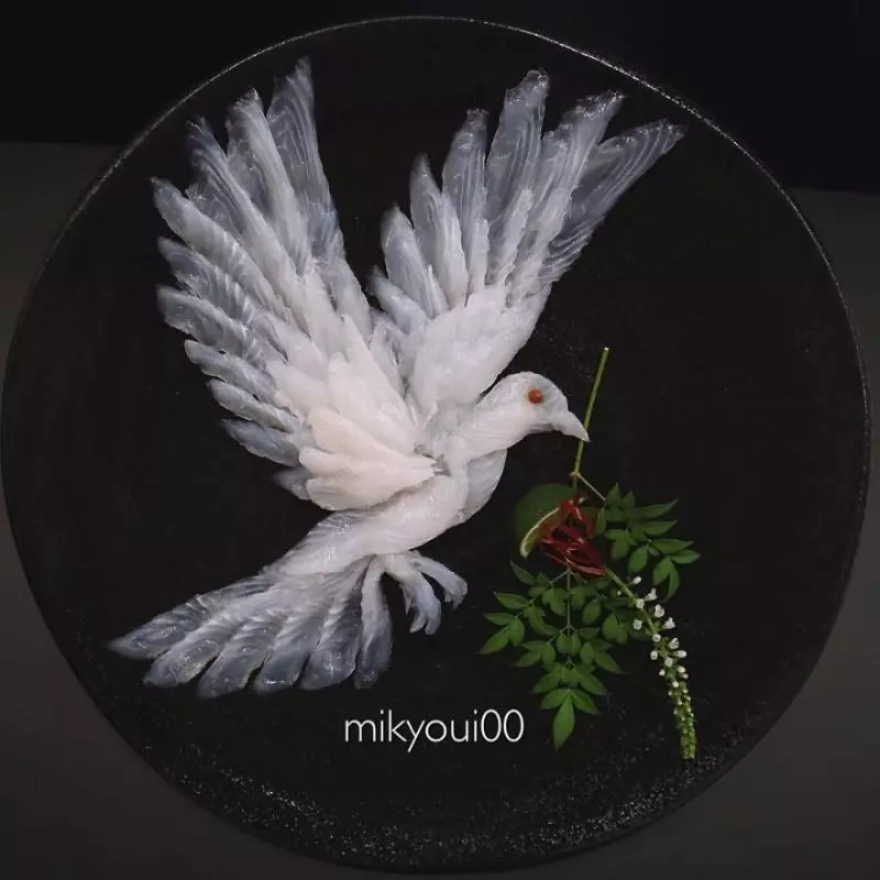 廚師把生魚片變成夢幻畫作!《小美人魚》「光澤鮭魚長髮」讓人又餓又捨不得吃啊