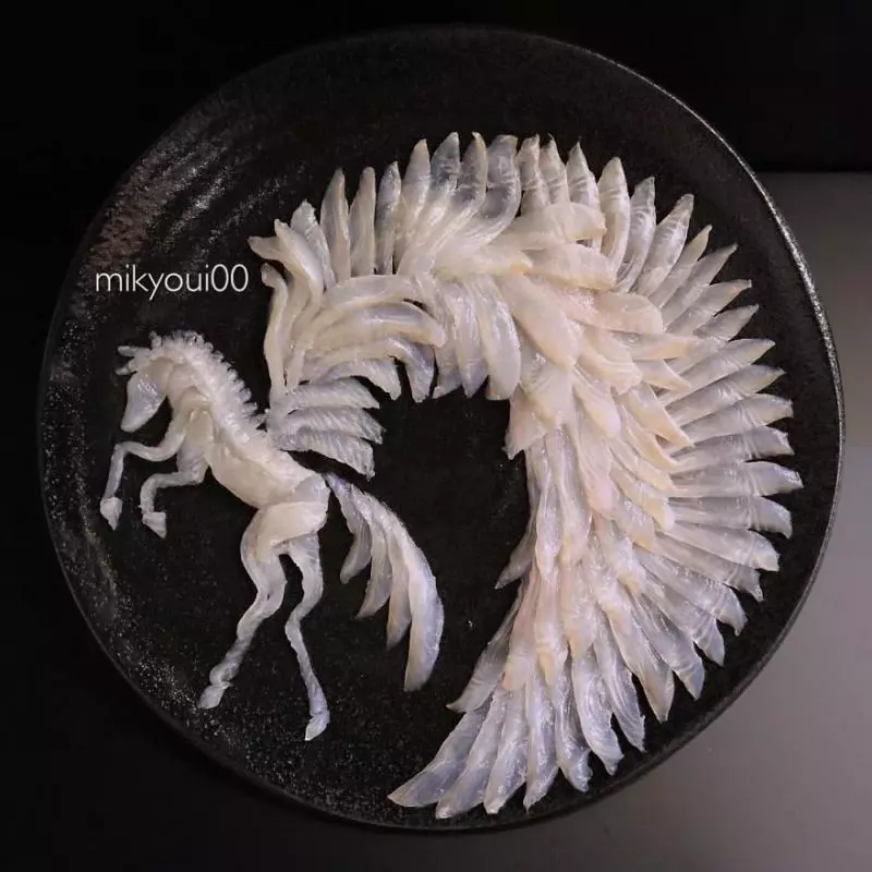 廚師把生魚片變成夢幻畫作!《小美人魚》「光澤鮭魚長髮」讓人又餓又捨不得吃啊