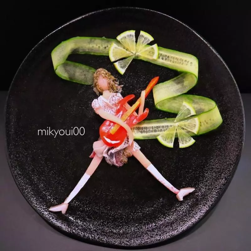 廚師把生魚片變成夢幻畫作!《小美人魚》「光澤鮭魚長髮」讓人又餓又捨不得吃啊