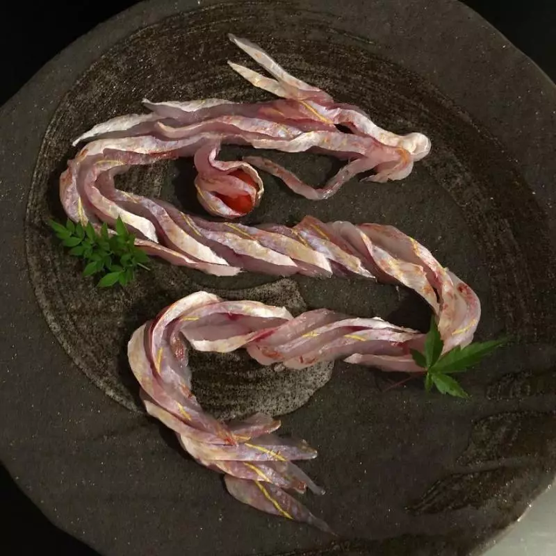 廚師把生魚片變成夢幻畫作!《小美人魚》「光澤鮭魚長髮」讓人又餓又捨不得吃啊