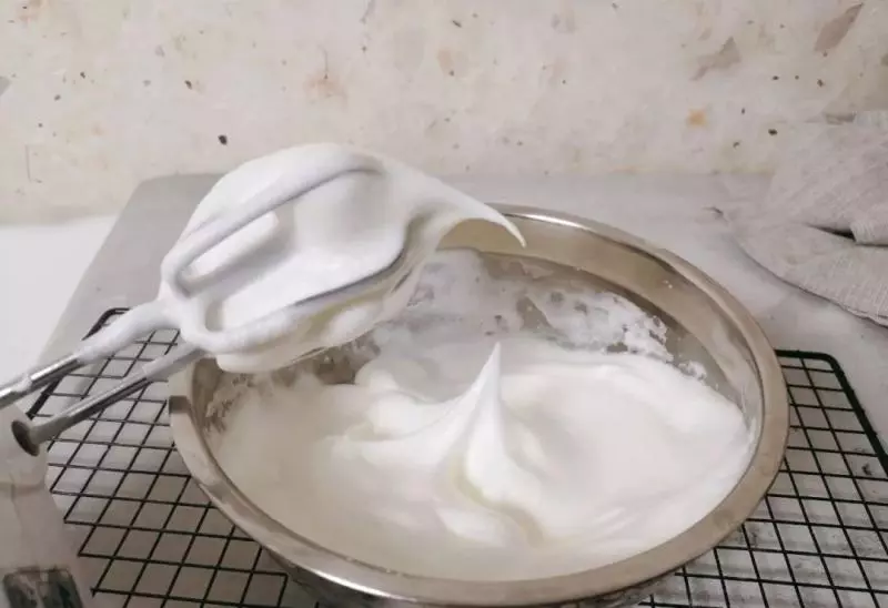 超人氣私房蛋糕,奶油蛋糕這樣做吃不膩!檸檬戚風奶油蛋糕