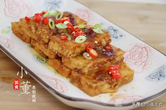 豆腐別炒著吃了,加2個雞蛋,教你解饞新吃法,上桌瞬間吃光光