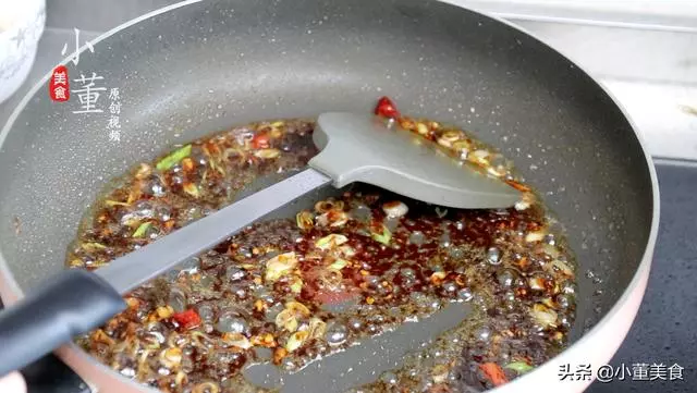 豆腐別炒著吃了,加2個雞蛋,教你解饞新吃法,上桌瞬間吃光光