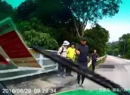 將財產全數捐出的周潤發真實身份曝光,震驚全世界!網:難以置信!