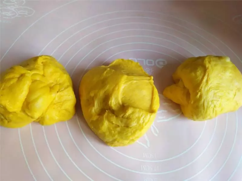 麵包中加蔬菜,保護視力營養高,孩子連吃3天都不膩,當早餐最棒