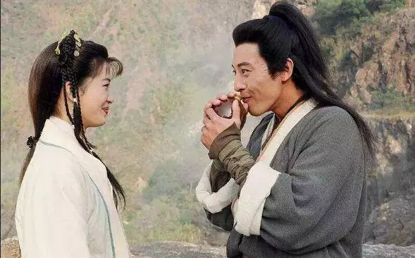 54歲呂頌賢近照曝光,隱藏了11年的美麗老婆,原來是大家熟悉的她