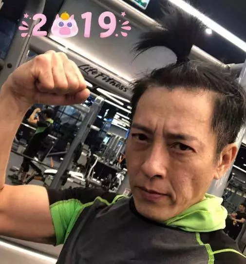 54歲呂頌賢近照曝光,隱藏了11年的美麗老婆,原來是大家熟悉的她