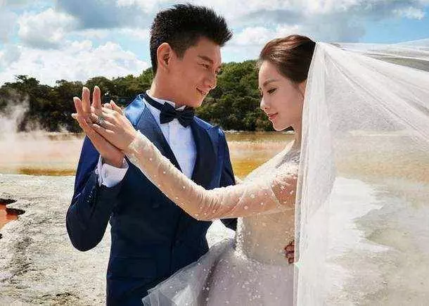 吳奇隆前妻全家出遊,高顏值繼女搶鏡,混血兒女萌翻天!