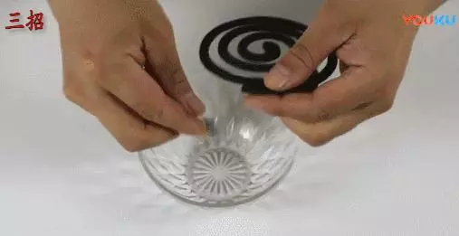 蚊香掰幾段放水裡泡一泡,沒想到這麼神奇,家家用得到!