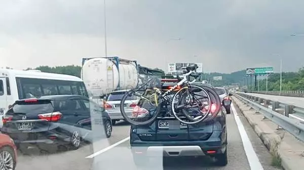 獅城學校假期啦!馬新關卡又大塞車 耗5小時抵新山!