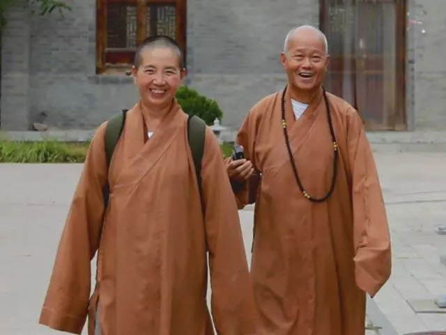 艷尼露pat pat】三點式陪釋健釗遊夏威夷 寶蓮寺大和尚忽告病不回寺
