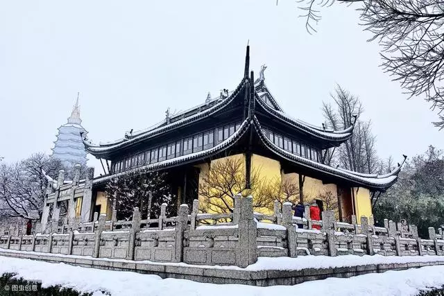 女兒生孩子我去探望,吃飯時看了眼飯桌,我含淚留下了五萬