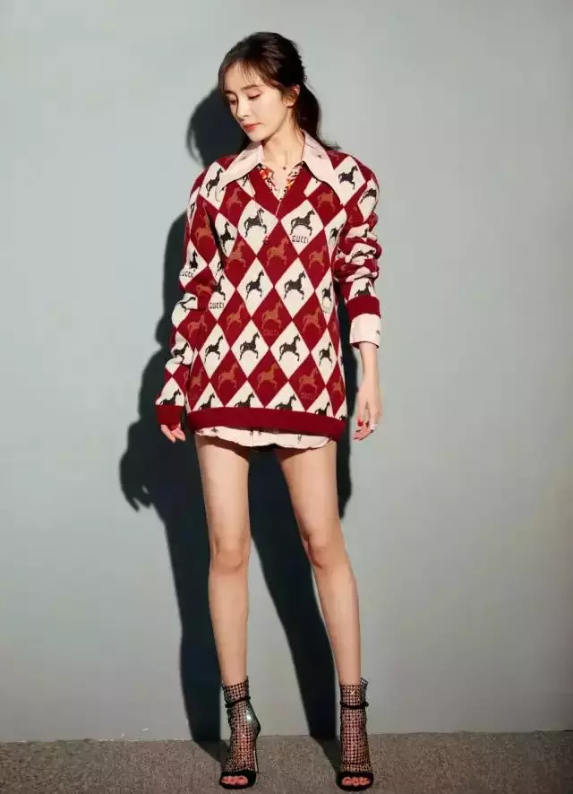 熱巴腿長109公分,唐嫣腿長115公分,她的腿值3000萬,網友:我的腿只是交通工具!