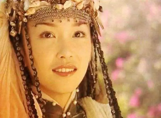 新加坡四美現狀:三美都嫁給了愛情,唯獨她八年婚姻還是散了