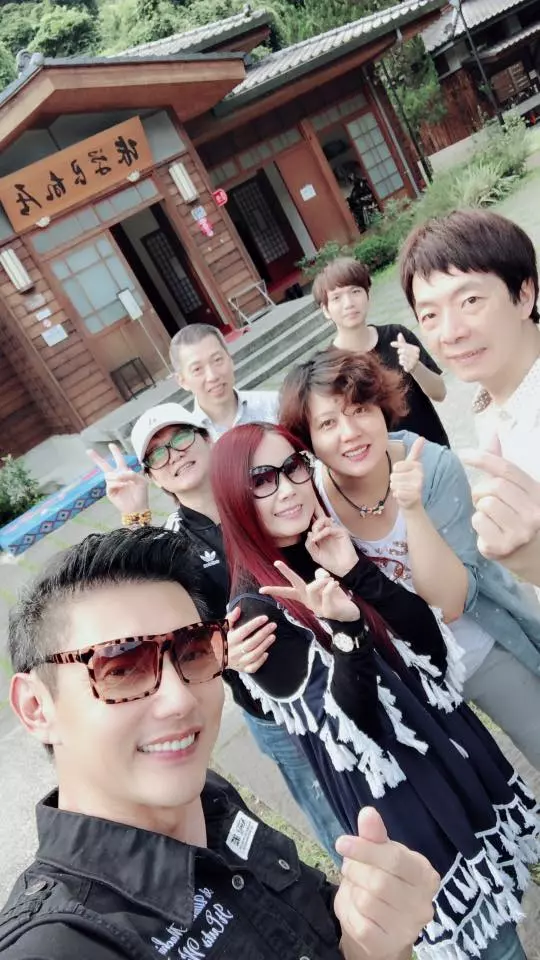 實現結婚承諾!包偉銘寵妻不手軟,過年「大撒50萬紅包」給家人,還帶老婆「環遊世界」羨煞眾人!