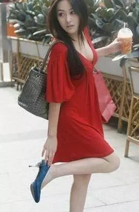 我老公在前面 , 能不這麼猴急唄 , 看到多不好