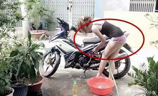 我老公在前面 , 能不這麼猴急唄 , 看到多不好
