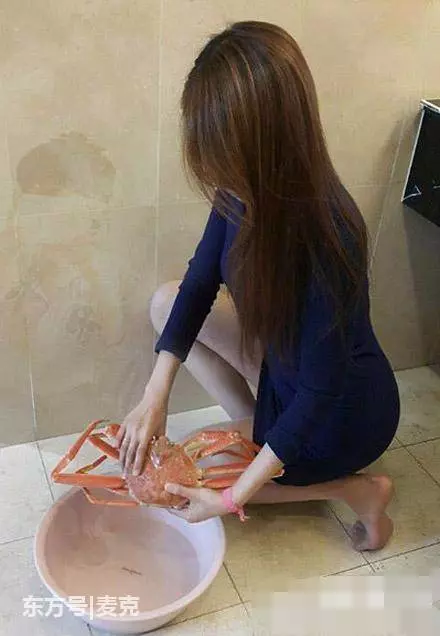 我老公在前面 , 能不這麼猴急唄 , 看到多不好
