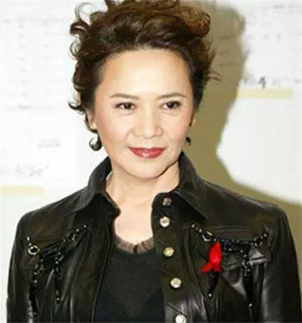 她當年「一手捧紅劉德華」晚年卻遭子女棄之不顧,華仔霸氣一肩扛:我可以養乾媽一輩子!