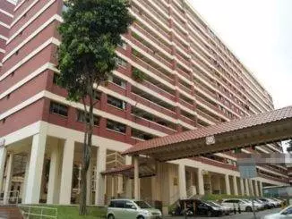 22歲大馬女文員到新2個月便私吞公款....偷120萬令吉買車買包...被抓時只說了一句話!