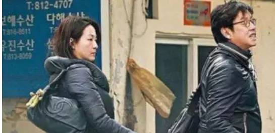 68歲譚詠麟全家照曝光,兩個老婆同夫不同命,唯一兒子原來長這樣!