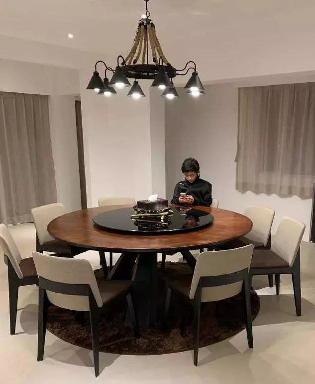 張柏芝曬大兒子Lucas近照,12歲身高超越媽媽,長相酷似爸爸,網友:以為看到謝霆鋒