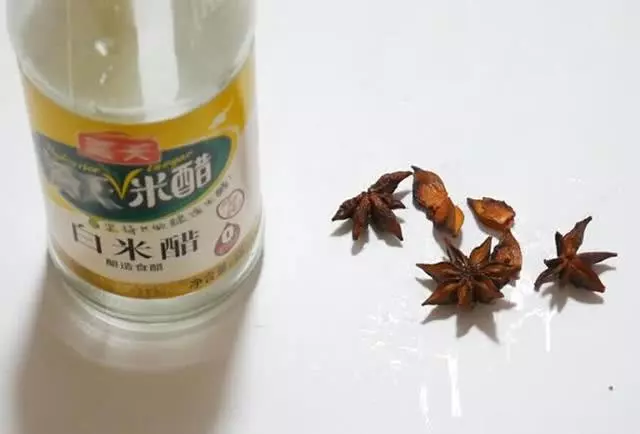 把八角泡在白醋中,家家戶戶都用到
