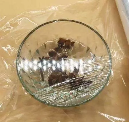 把八角泡在白醋中,家家戶戶都用到
