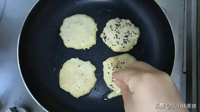2個蘋果,2個雞蛋,不用烤箱,簡單一做,天天都吃不膩!