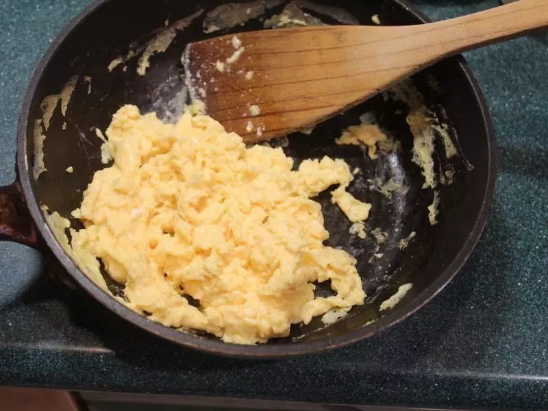 老媽用馬鈴薯做小零食,一 口下去香酥甜脆,小姪女吃後不願意回家!