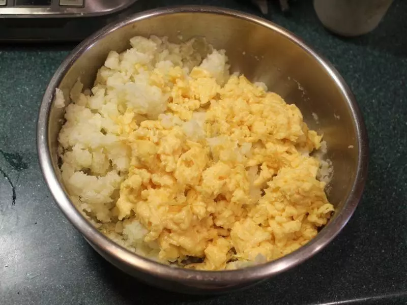 老媽用馬鈴薯做小零食,一 口下去香酥甜脆,小姪女吃後不願意回家!