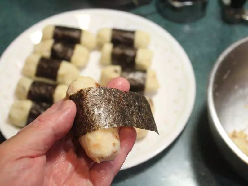 老媽用馬鈴薯做小零食,一 口下去香酥甜脆,小姪女吃後不願意回家!
