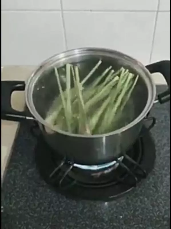 今天就來試試這《養生香茅茶》做法簡單,功效超強,而且你會發現它很好喝哦!!