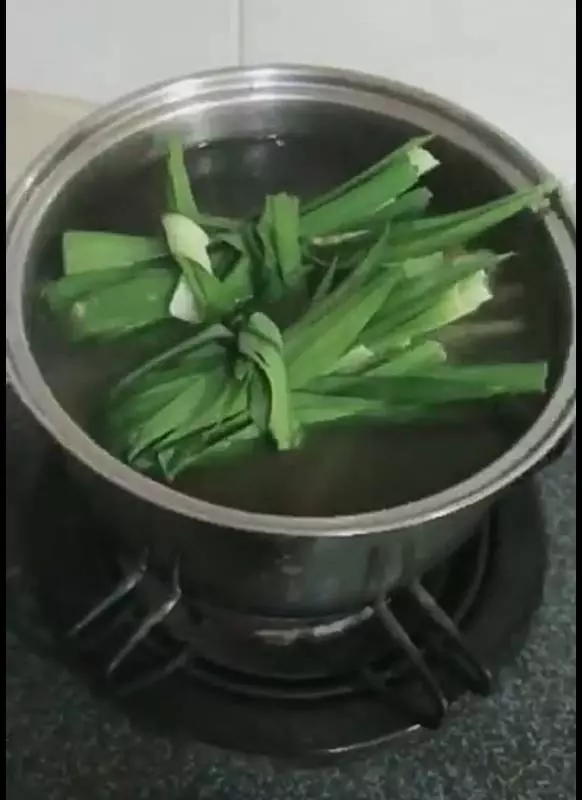今天就來試試這《養生香茅茶》做法簡單,功效超強,而且你會發現它很好喝哦!!