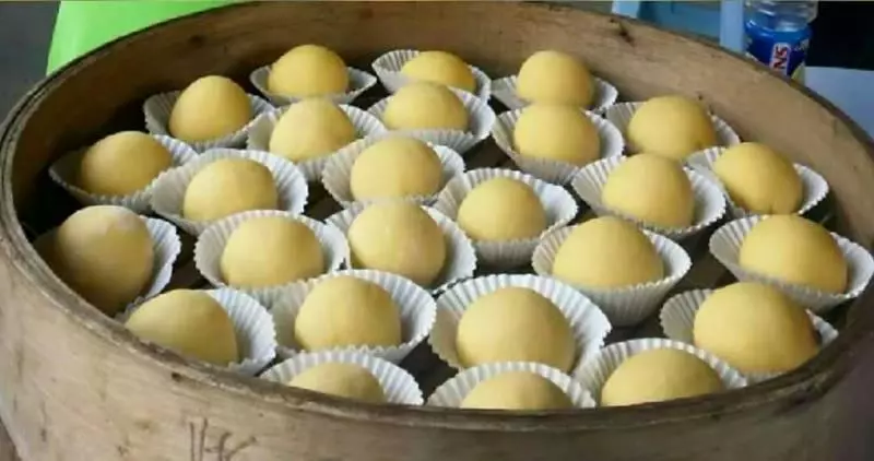 第一次學做【南瓜豆沙包】蒸岀來 ~ 哇!蠻漂亮!每一粒都圓滿滿,胖嘟嘟 。。。