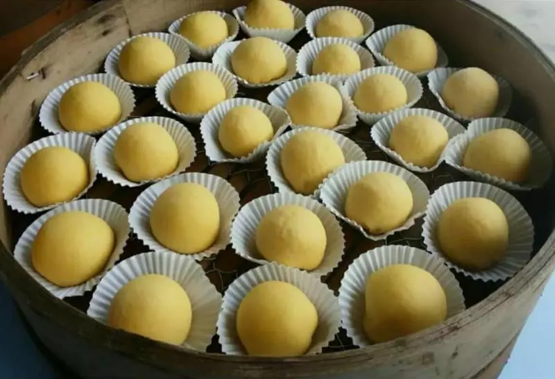 第一次學做【南瓜豆沙包】蒸岀來 ~ 哇!蠻漂亮!每一粒都圓滿滿,胖嘟嘟 。。。